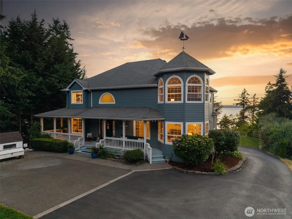 768 6th Avenue Fox Island WA 98333