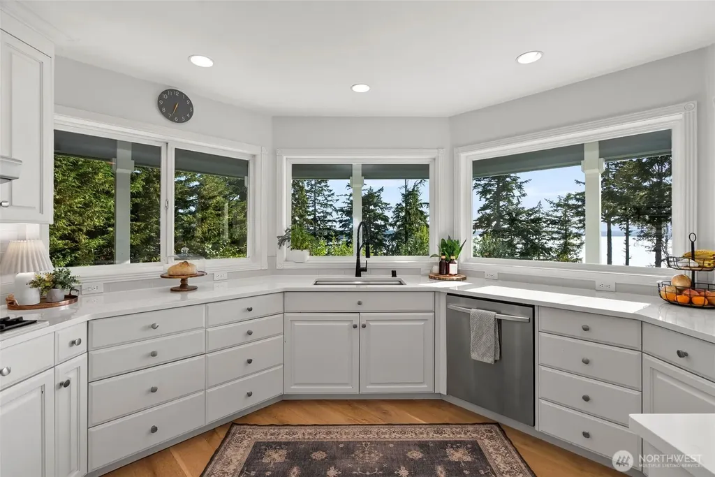768 6th Avenue Fox Island WA 98333