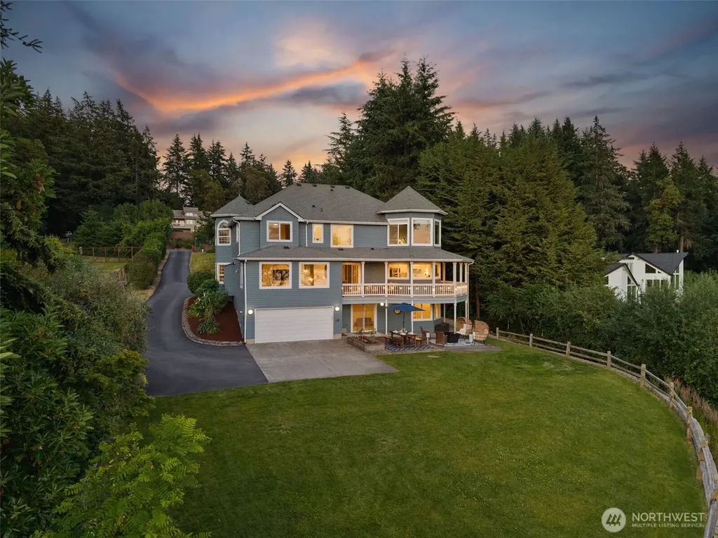 768 6th Avenue Fox Island WA 98333