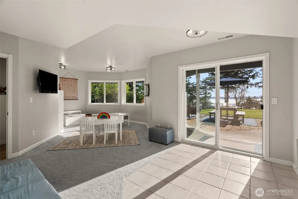 768 6th Avenue Fox Island WA 98333