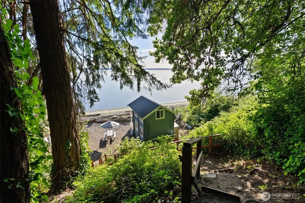768 6th Avenue Fox Island WA 98333