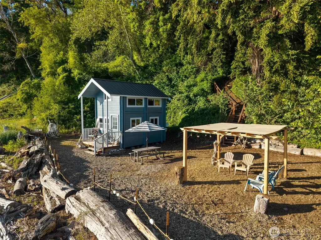 768 6th Avenue Fox Island WA 98333