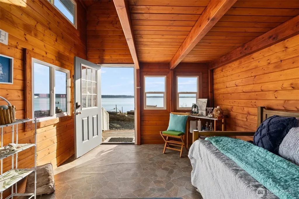 768 6th Avenue Fox Island WA 98333