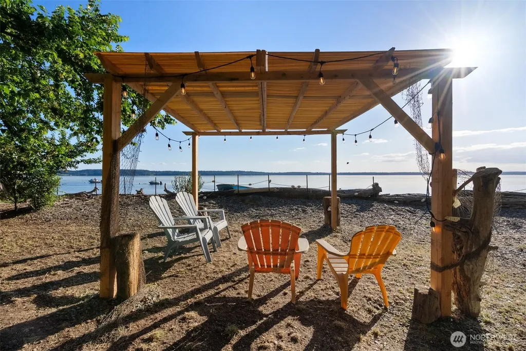 768 6th Avenue Fox Island WA 98333
