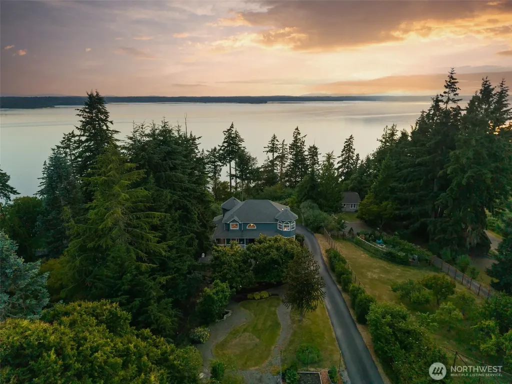 768 6th Avenue Fox Island WA 98333