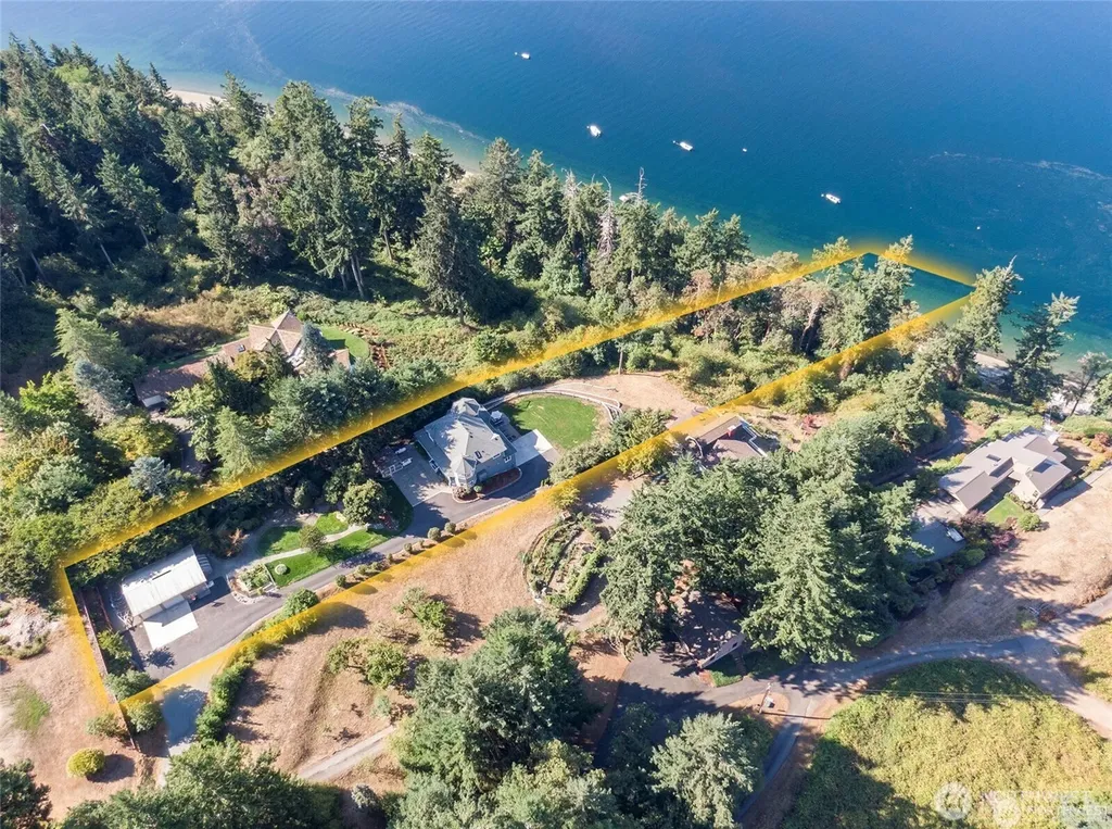 768 6th Avenue Fox Island WA 98333