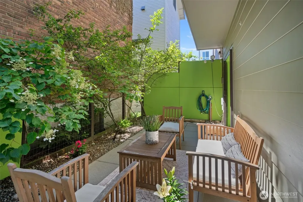 1421 E Denny W Seattle WA 98122