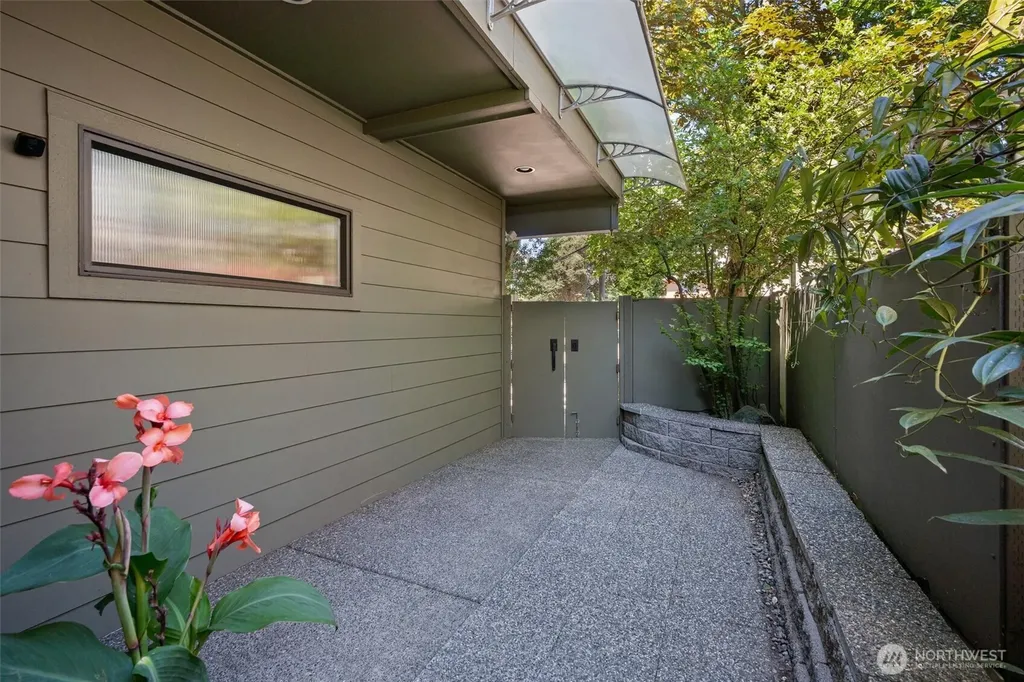 1421 E Denny W Seattle WA 98122