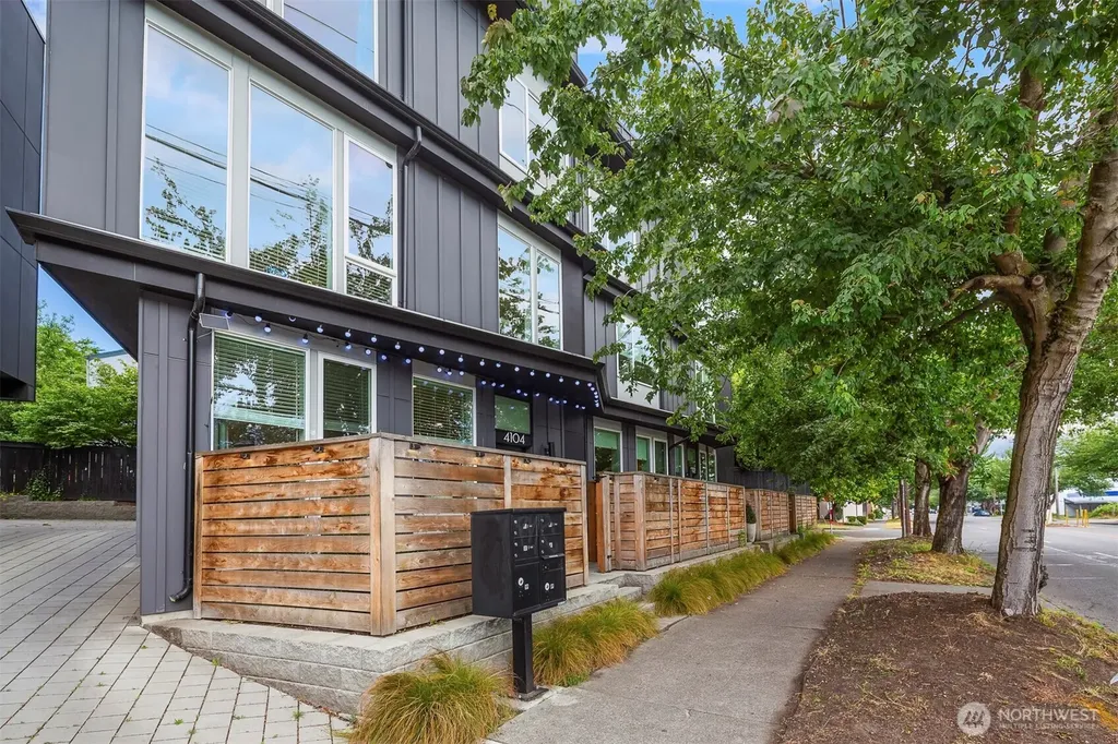 4104 Leary Way NW Seattle WA 98107