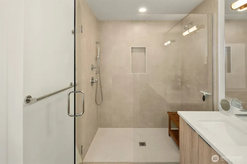 4104 Leary Way NW Seattle WA 98107
