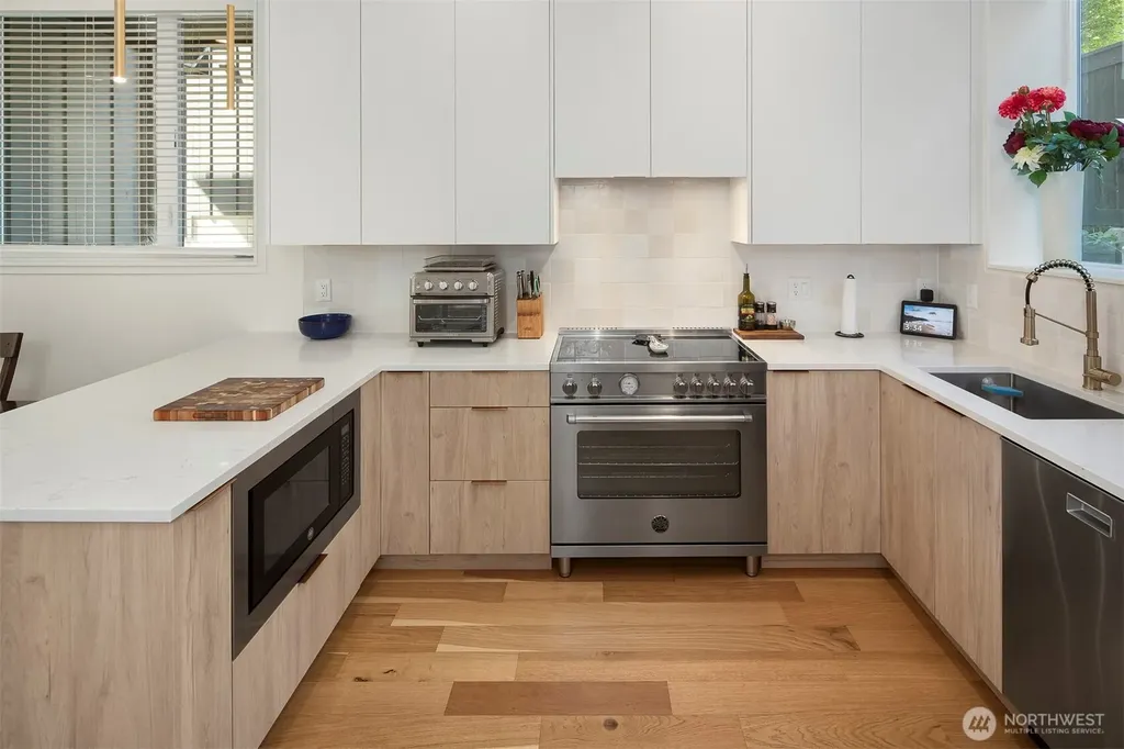 4104 Leary Way NW Seattle WA 98107