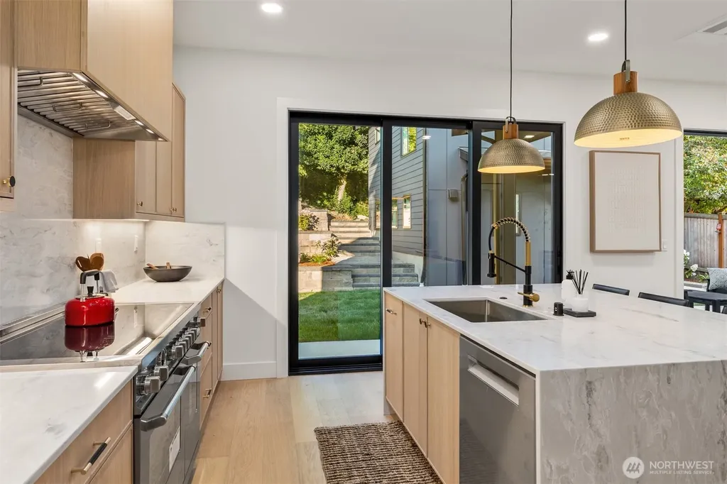 3832 32nd Avenue W Seattle WA 98199