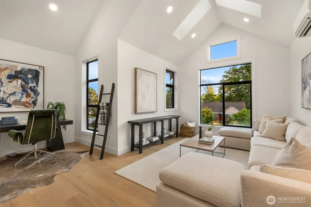 3832 32nd Avenue W Seattle WA 98199
