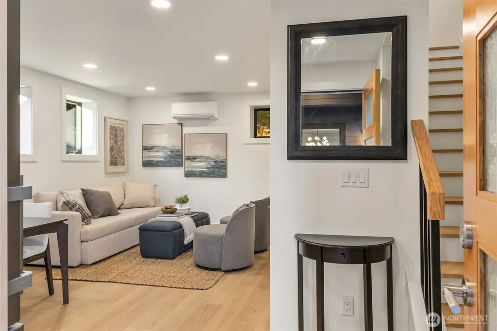 3832 32nd Avenue W Seattle WA 98199