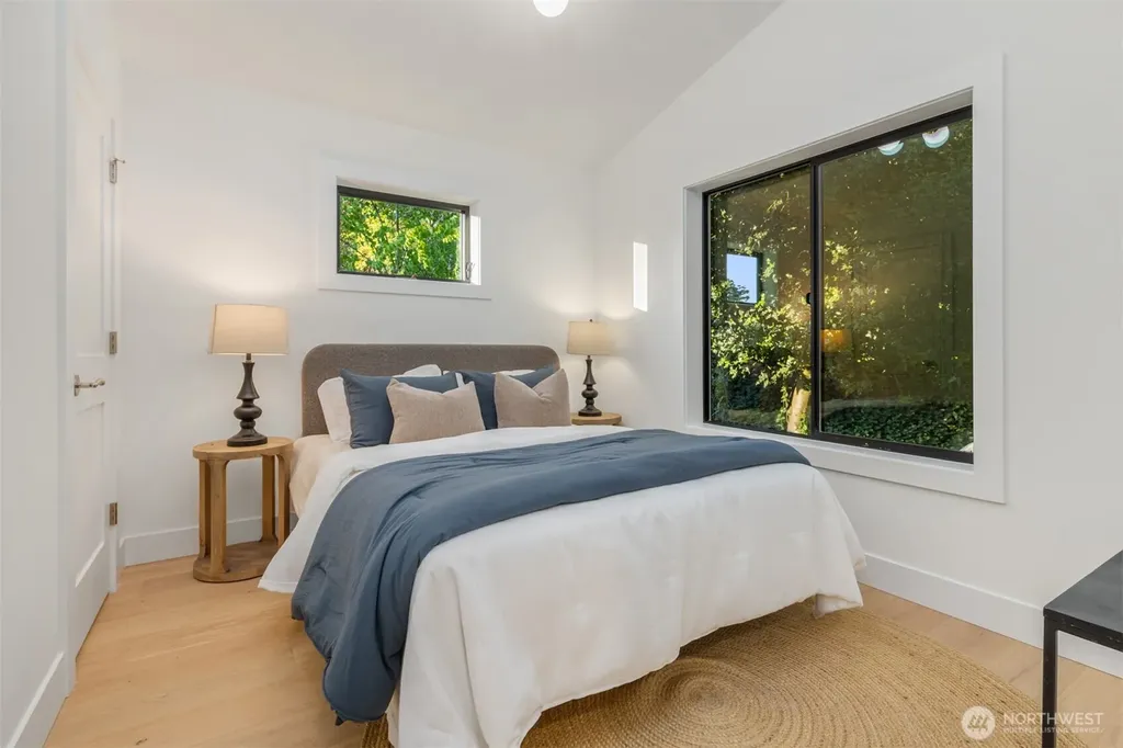 3832 32nd Avenue W Seattle WA 98199