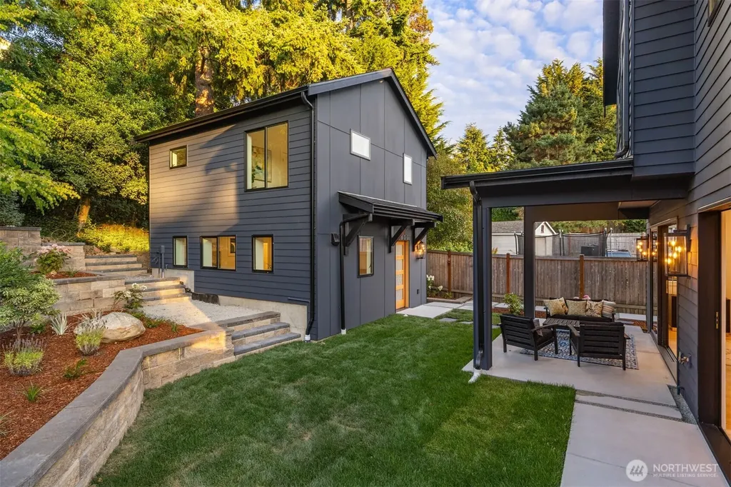3832 32nd Avenue W Seattle WA 98199