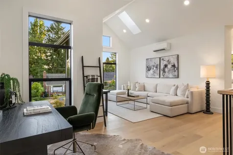 3832 32nd Avenue W Seattle WA 98199