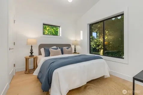 3832 32nd Avenue W Seattle WA 98199