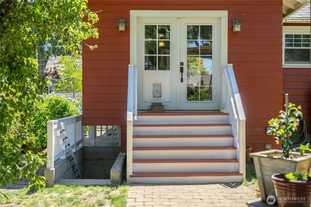 2014 N 143rd Street Seattle WA 98133