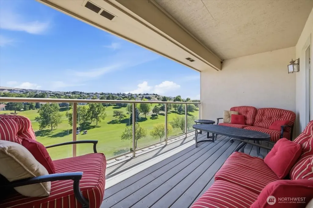 3710 W Canyon Lakes Drive Kennewick WA 99337