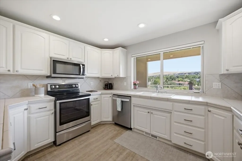 3710 W Canyon Lakes Drive Kennewick WA 99337