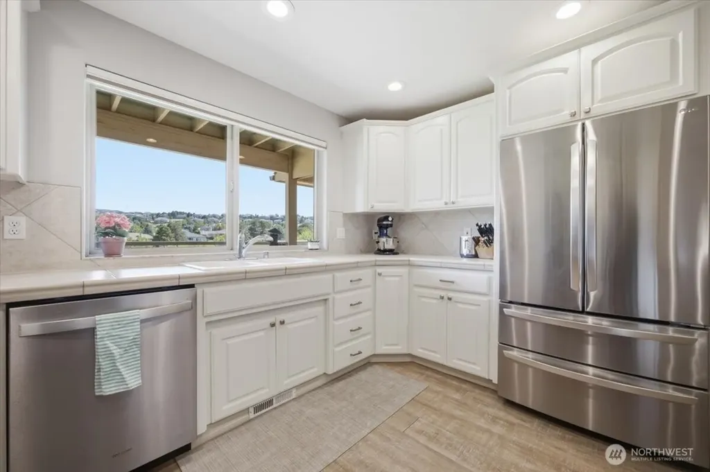 3710 W Canyon Lakes Drive Kennewick WA 99337