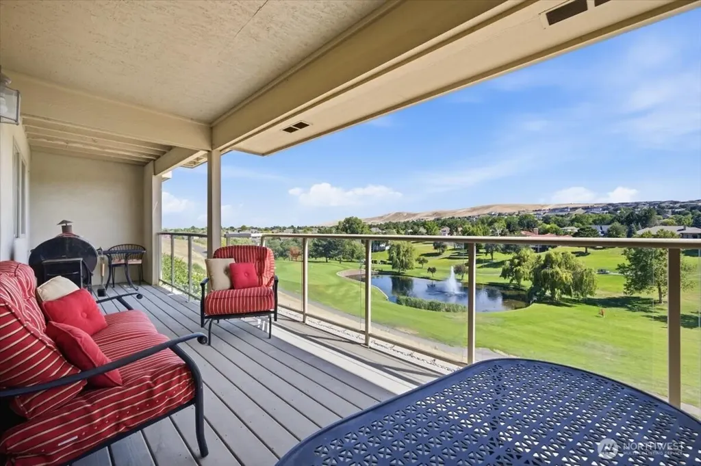 3710 W Canyon Lakes Drive Kennewick WA 99337