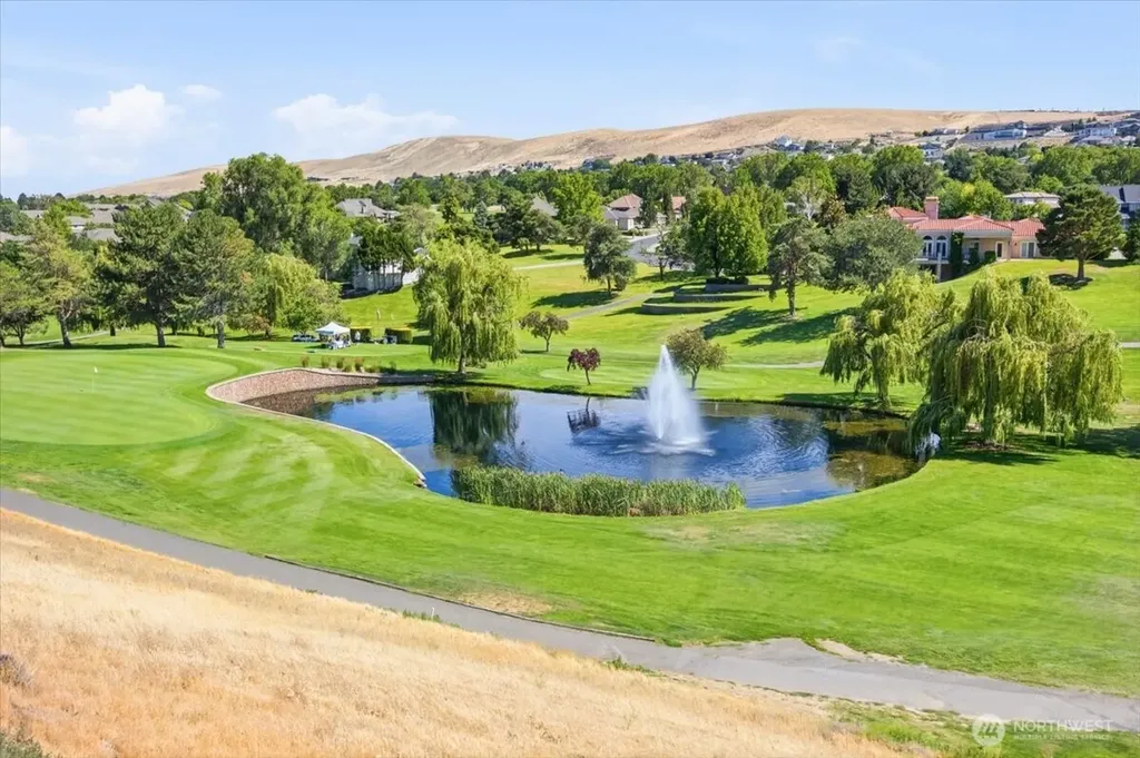 3710 W Canyon Lakes Drive Kennewick WA 99337