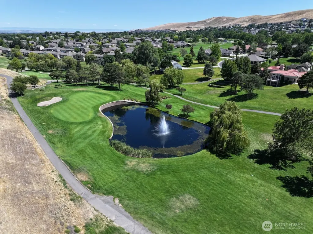 3710 W Canyon Lakes Drive Kennewick WA 99337