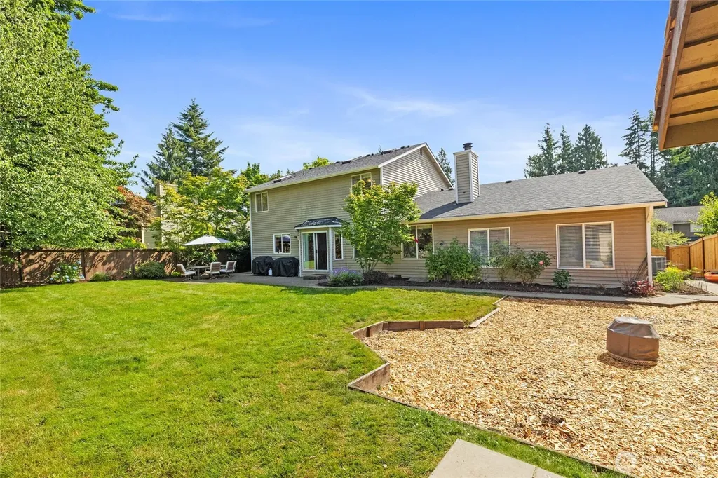 2204 112th Drive NE Lake Stevens WA 98258