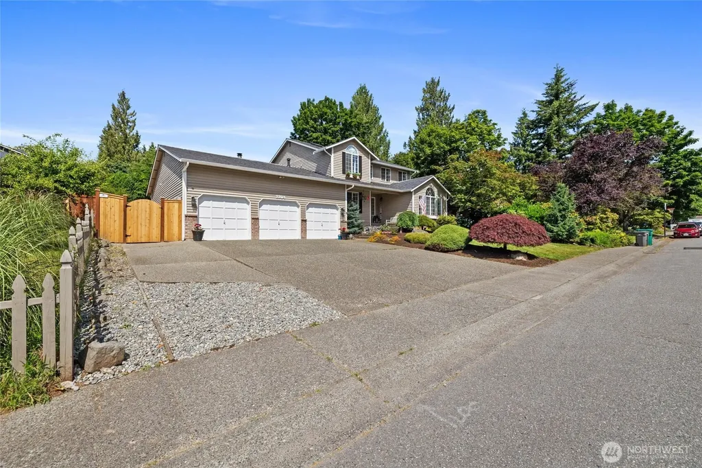 2204 112th Drive NE Lake Stevens WA 98258