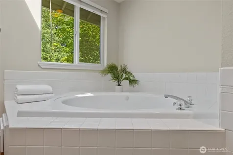 2204 112th Drive NE Lake Stevens WA 98258