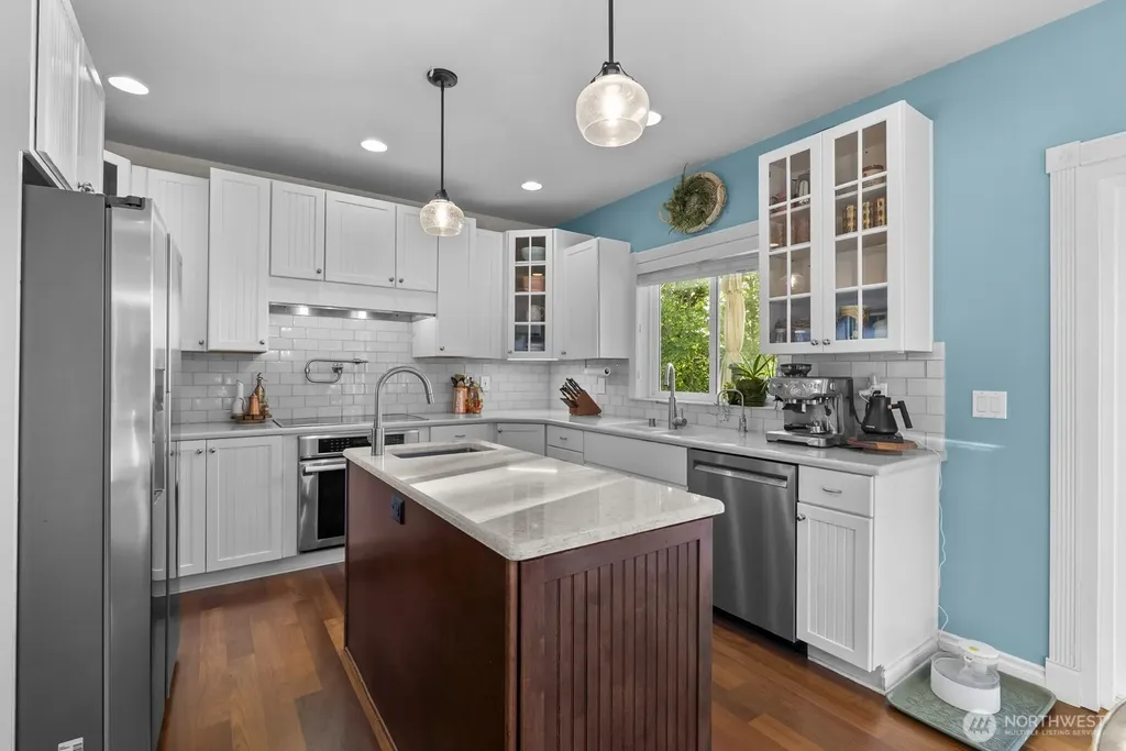 2717 E Lidstrom Hill Road Port Orchard WA 98366