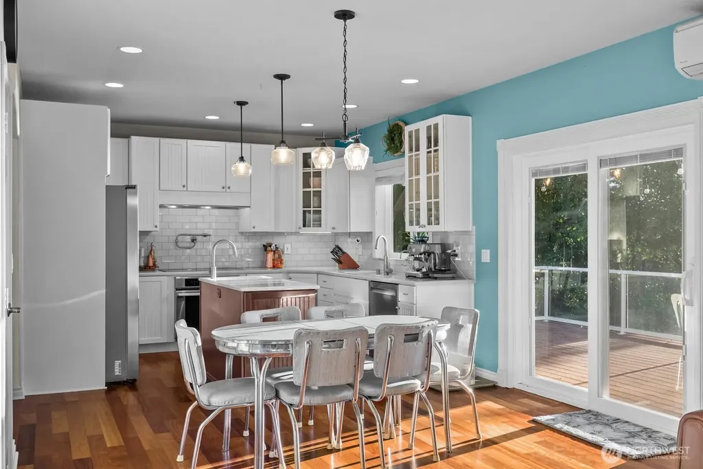 2717 E Lidstrom Hill Road Port Orchard WA 98366