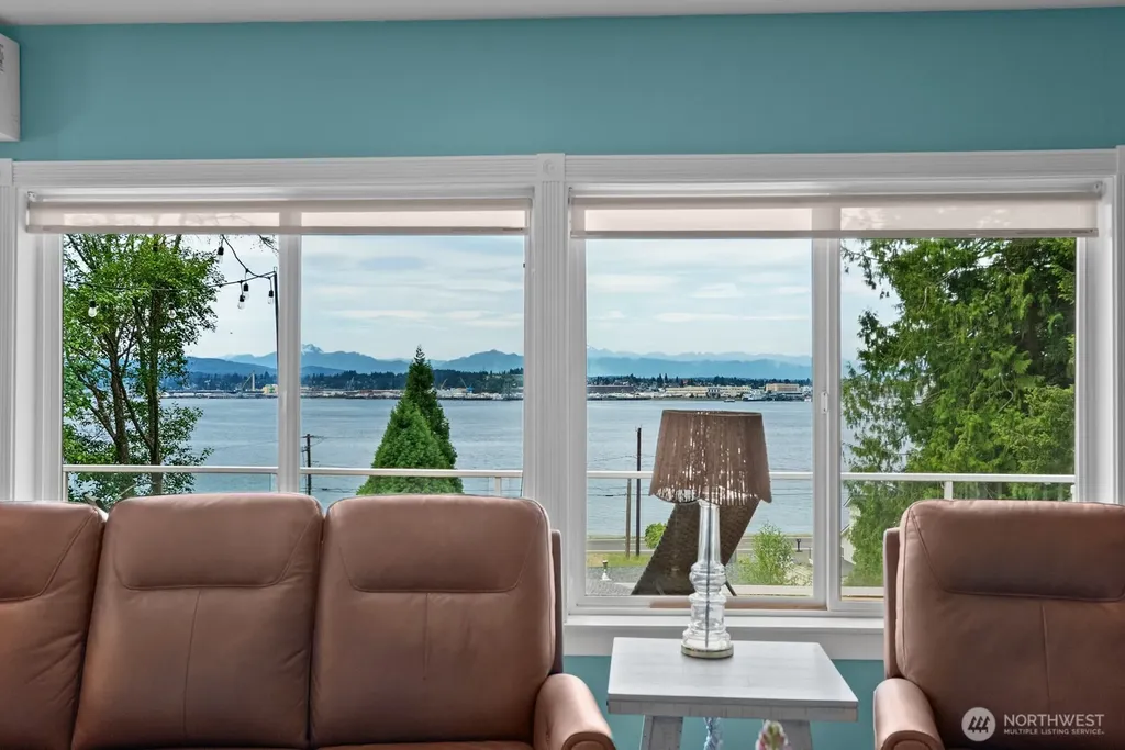2717 E Lidstrom Hill Road Port Orchard WA 98366