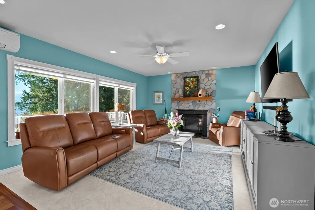 2717 E Lidstrom Hill Road Port Orchard WA 98366
