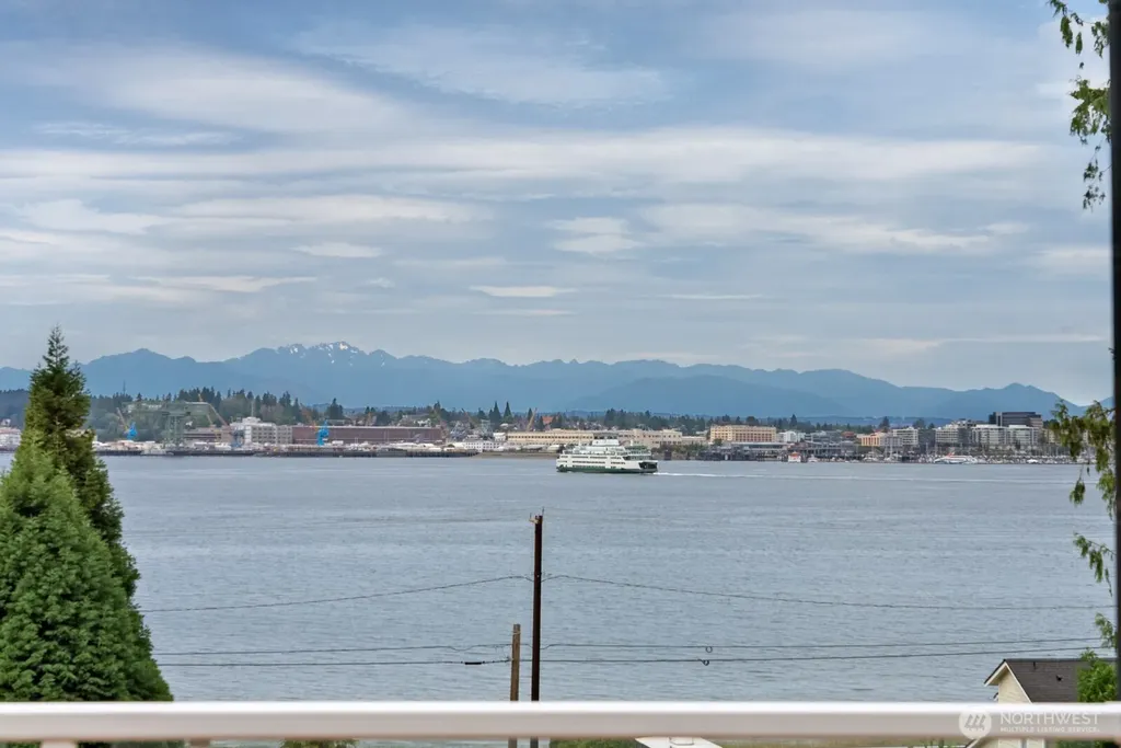 2717 E Lidstrom Hill Road Port Orchard WA 98366