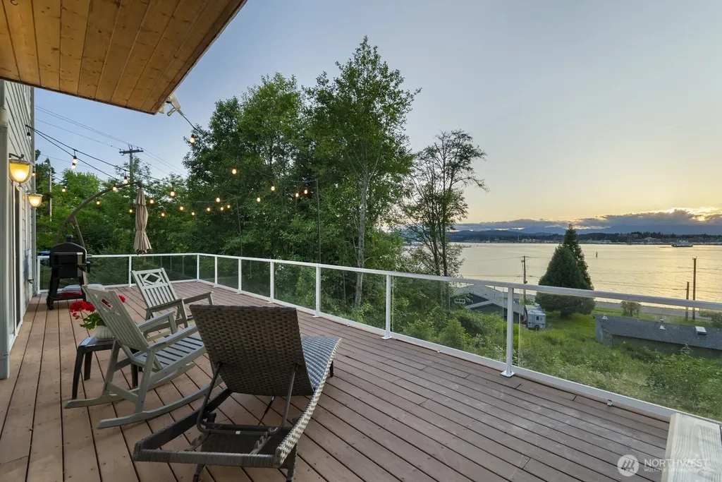 2717 E Lidstrom Hill Road Port Orchard WA 98366