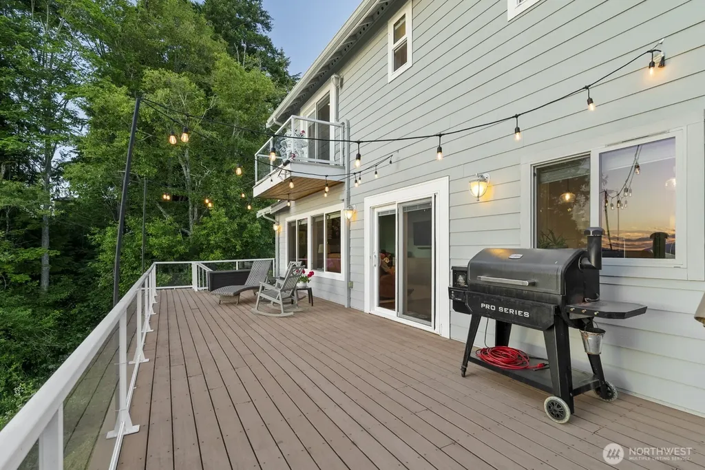 2717 E Lidstrom Hill Road Port Orchard WA 98366