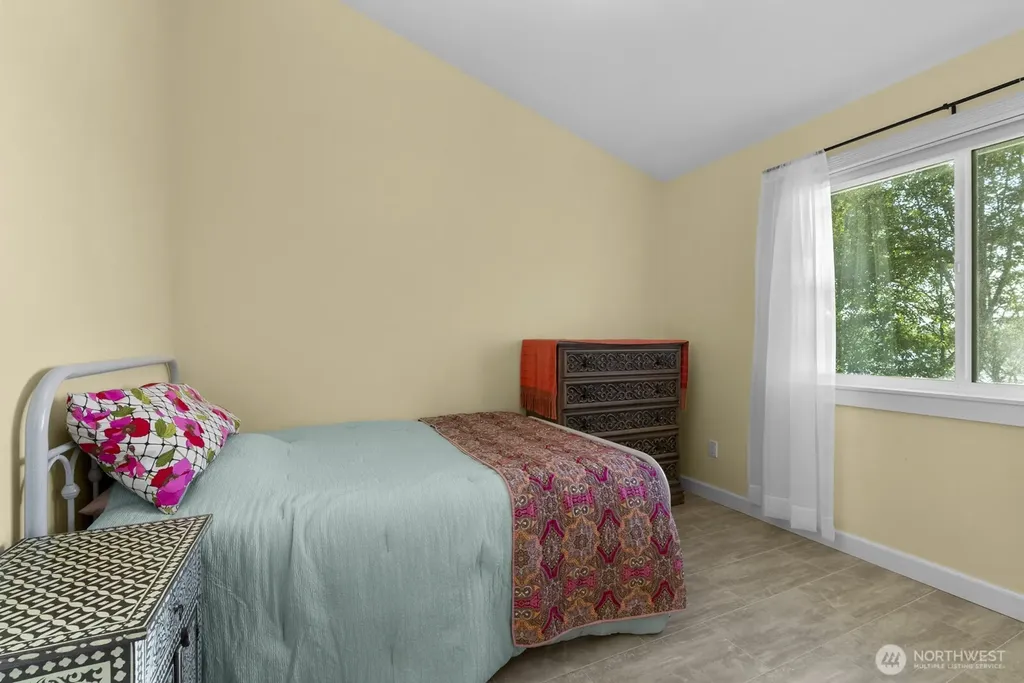2717 E Lidstrom Hill Road Port Orchard WA 98366