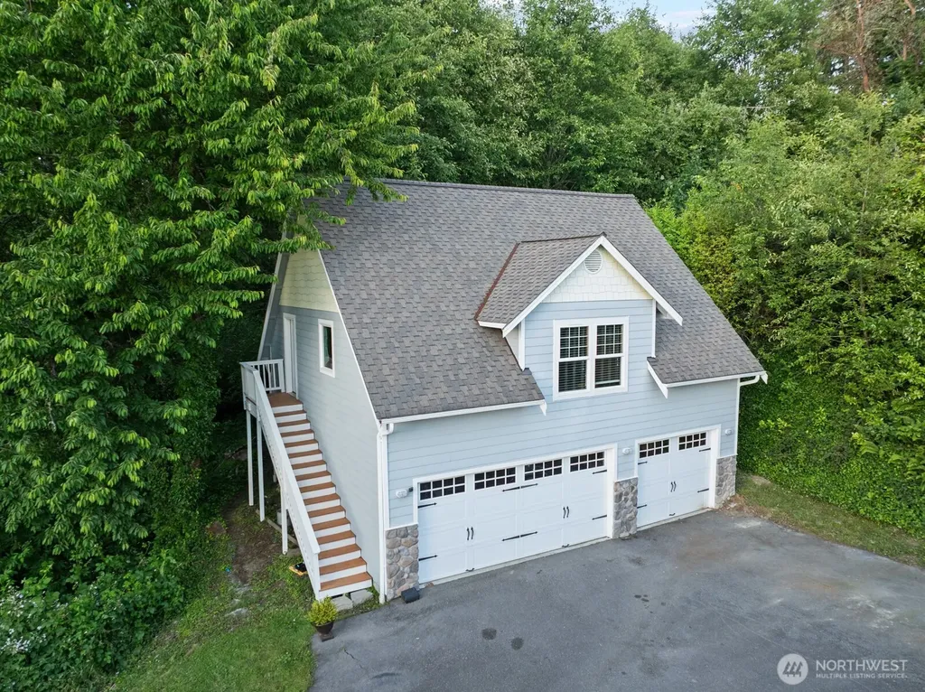 2717 E Lidstrom Hill Road Port Orchard WA 98366