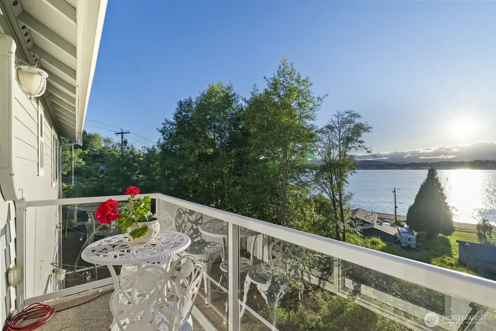 2717 E Lidstrom Hill Road Port Orchard WA 98366