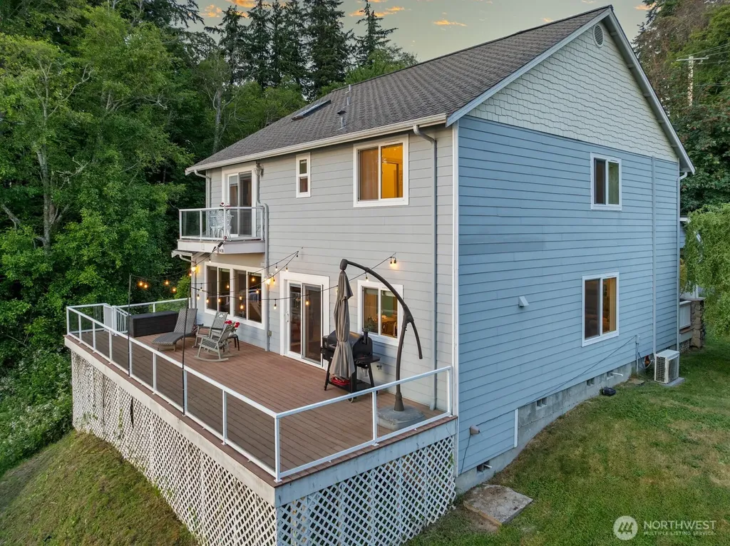 2717 E Lidstrom Hill Road Port Orchard WA 98366