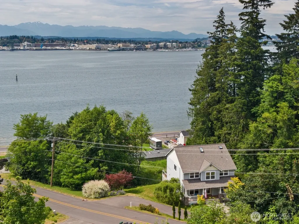 2717 E Lidstrom Hill Road Port Orchard WA 98366