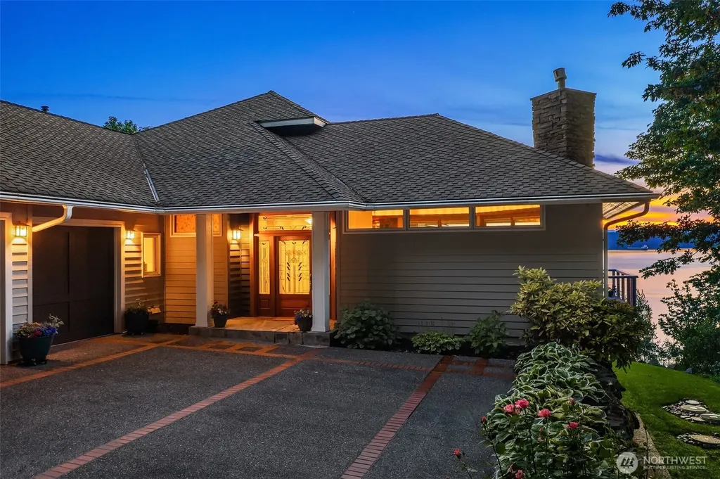 8204 East Side Drive NE Tacoma WA 98422