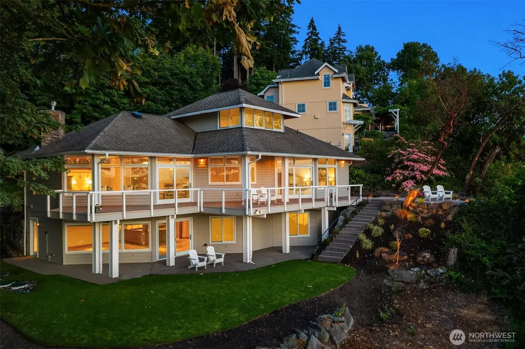 8204 East Side Drive NE Tacoma WA 98422