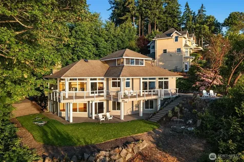 8204 East Side Drive NE Tacoma WA 98422