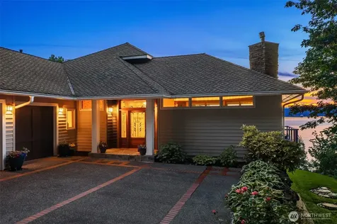 8204 East Side Drive NE Tacoma WA 98422