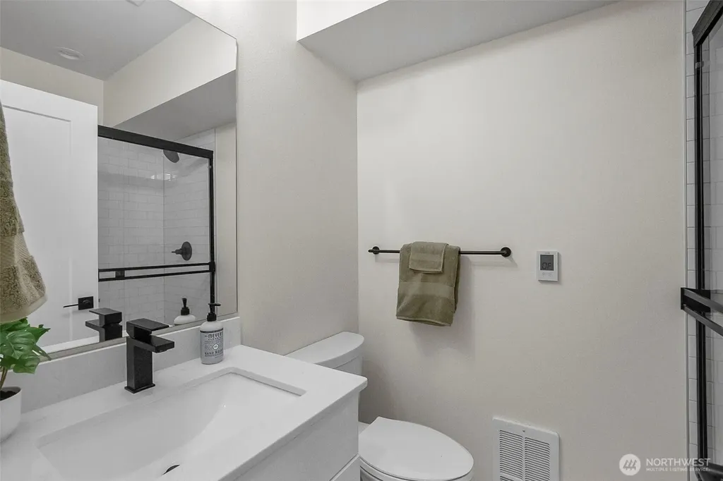 5244 Brooklyn Avenue NE Seattle WA 98105