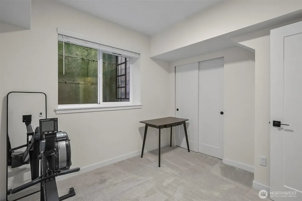 5244 Brooklyn Avenue NE Seattle WA 98105